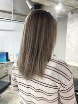 ラック(LUCK)&nbsp;バレイヤージュ/ハイライト/白髪ぼかし/レイヤーカット