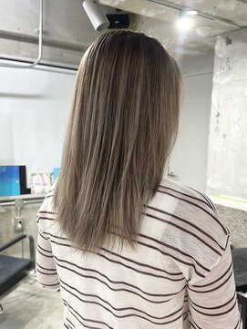 ラック(LUCK) バレイヤージュ/ハイライト/白髪ぼかし/レイヤーカット