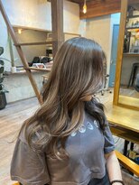 マスカリ(muscali)&nbsp;ハイライト/ダークアッシュ似合わせカットミディアムレイヤーd86