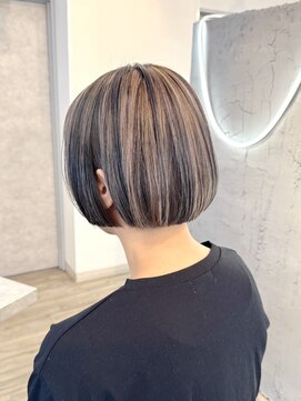 ヴィサージュバスク(VISAGE ba.s.k) 襟足すっきり艶感プツッとボブスタイル