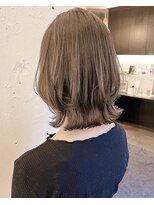 ティーシェル(TIECHEL) 小顔イメチェン、ブルーグレージュカラーくびれレイヤーボブ