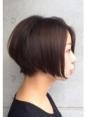 前下がりショートレイヤボブ