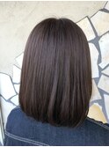 パールアッシュのミディアムボブ