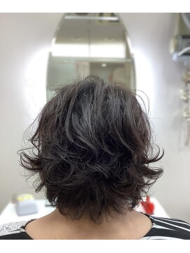 サユリ 高尾(SAYURI) ショートヘア ランダムウェーブ