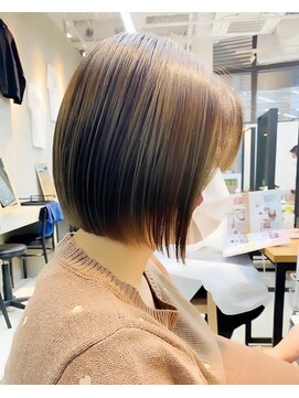 ミィ 浦和(mee) 【mee.】ユウ ボブ ベージュ 前髪 イメチェン