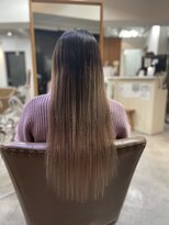 フツーロ 栄(FUTURO) グラデーションヘアー!