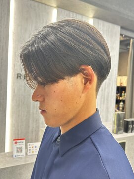 リード(REEED) センターパート縮毛矯正マッシュ刈り上げ毛流れツーブロック