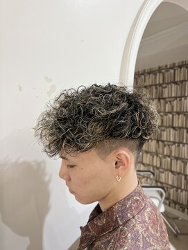 ヘアスタジオ アルス 御池店(hair Studio A.R.S) スペインカール×ホワイトメッシュ　メンズパーマ　フェード