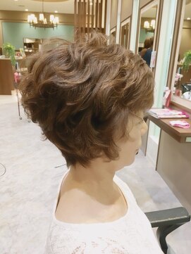 諏訪美容室貝塚店 程よいボリューム感のパーマスタイル