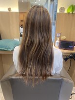 ウイバイファースト(u'i by first)&nbsp;女性らしさ満点なロングウェーブ　スタイル