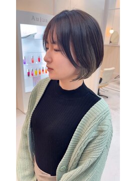 シダ(sida) 縮毛　レディースショートボブ　顔まわりレイヤー　インナー
