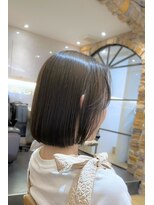ロニカ 銀座(LOuNICA)&nbsp;ぱつっとボブ/地毛風ストレート/透明感グレージュ #銀座#東銀座