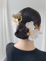 アヴソリューク(Absoluk)&nbsp;タイトシニヨン