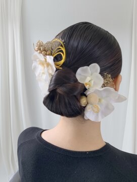 アヴソリューク(Absoluk) タイトシニヨン