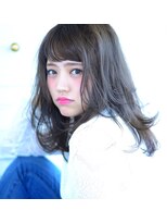 ロイ プラスアティック(roi ＋attic)&nbsp;透明感あふれるセミディ　異空間美容室roi