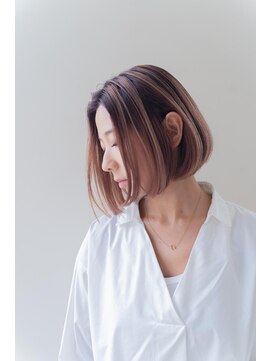 デビュー ヘアーメイク 前下がりボブ　ハイライトカラー