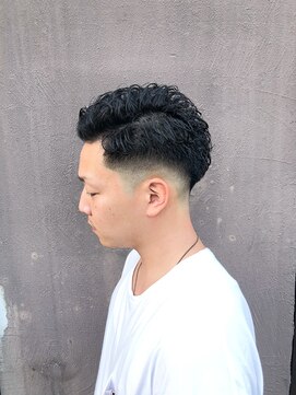 ダット(Dat) クラシックパーマ×スキンフェード/20代30代40代