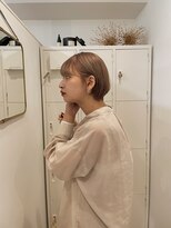 エイチ 梅田(H)&nbsp;ショートヘアウルフカットアンブレラカラーホワイトベージュ