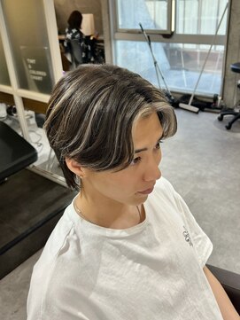 フルールバイリトル 新宿(FLEUR by little) センターパートホワイトメッシュ