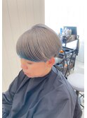 シルバー系デザインカラー、刈りあげマッシュ・ツートーン