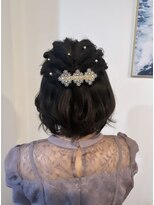 マリン(Marine)&nbsp;20代30代お呼ばれ結婚式ハーフアップアレンジ