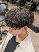 プルーブトウキョウ 渋谷(PROVE TOKYO)&nbsp;波巻きスパイラルパーマラウンド前下がりマッシュ刈り上げメンズ