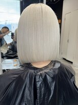 エイチ(H)&nbsp;xブリーチ/イメチェン/ホワイトブロンド/外ハネボブ/美髪/