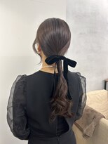 ローポニーヘアスタイル