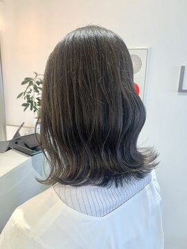 リアン(Lien) 暗すぎないグレージュカラー     Akane