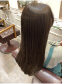 オリーブグレージュ