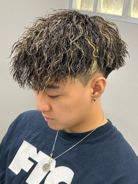 エルマーク 京都駅前(L-MARK) メッシュハイライトスパイラルパーマツイストパーマツーブロック