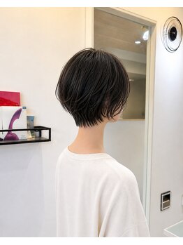 オム(omu)の写真/白髪もデザインに