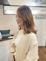 クオート(quoit)&nbsp;白髪を活かす！ハイトーン×ロブで叶える大人の柔らかスタイル