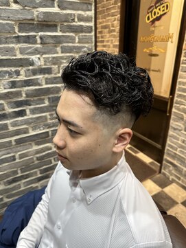 ミリオンバックス 御徒町店(Million Backs) ビジネスパーマ/波巻き/束感ショート<理容室>[メンズ]