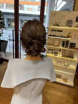 チップタップ 町田店(tip top) 大人可愛いゆるふわシニヨン