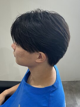 ヒュイル バイ ニアウ(Hwyl by Niau) センターパートメンズカットミニウルフコンマバンク韓国スタイル