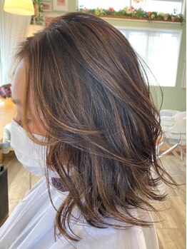 Luno hair&mellowの写真/細かなハイライトで白髪を活かすグレイカラー◎ホームケア付きのクーポンで、自宅でもサロン帰りのツヤに♪