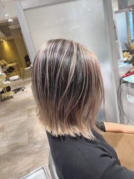 ブロッサム 保谷(Blossom) 20代30代40代デザインカラーグラデーションブリーチ小顔