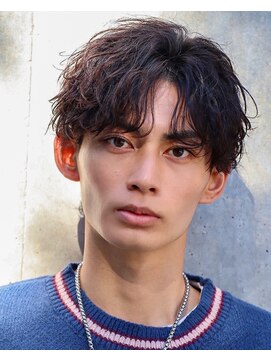 エース(ACES) 波巻きパーマセンターパートツーブロック刈り上げ