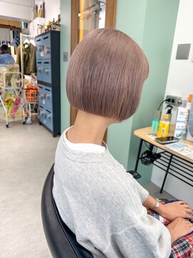 ヒビヲ 天神警固(HIBIO) ショートボブ切りっぱなしボブタッセルボブブリーチダブルカラー