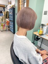 ヒビヲ 天神警固(HIBIO) ショートボブ切りっぱなしボブタッセルボブブリーチダブルカラー