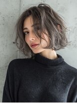 ワット 新宿店&nbsp;【透明感】アンニュイほつれパーマ×ハイトーンアッシュグレー