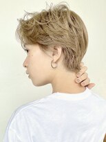 ソーコ 渋谷(SOCO)&nbsp;20代30代大人ハイトーンアッシュベージュショート前下がり（徳竹