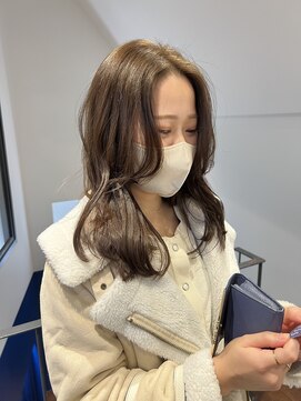 トレス(TRESS) 外ハネボブ　レイヤーボブ　オリーブカラー　ベージュ