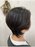 レイヤーショート顔周りカットくびれヘア×黒髪暗髪スタイル