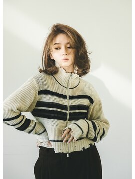 マスタード(MASTARD) 美髪イメチェンホワイトブロンド外ハネボブ ウルフカット