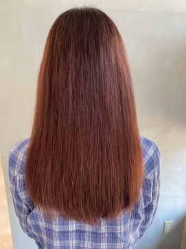 ほんのり赤みブラウンでつくる、大人ロング