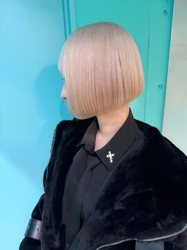 ユー イケブクロ(u Ikebukuro) ダブルカラー/ミルクティーベージュ/ホワイトブロンド/ボブ