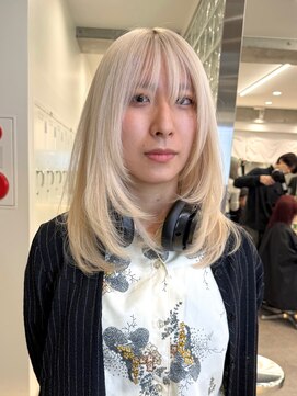 サンクプロジェクト(cinq PROJECT) 抜きっぱなしブロンドのミディアムレイヤー