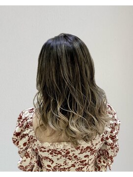 リズヘアー(RIZZ hair) ホワイトベージュ◯バレイヤージュ_ハイライト柳田佑樹